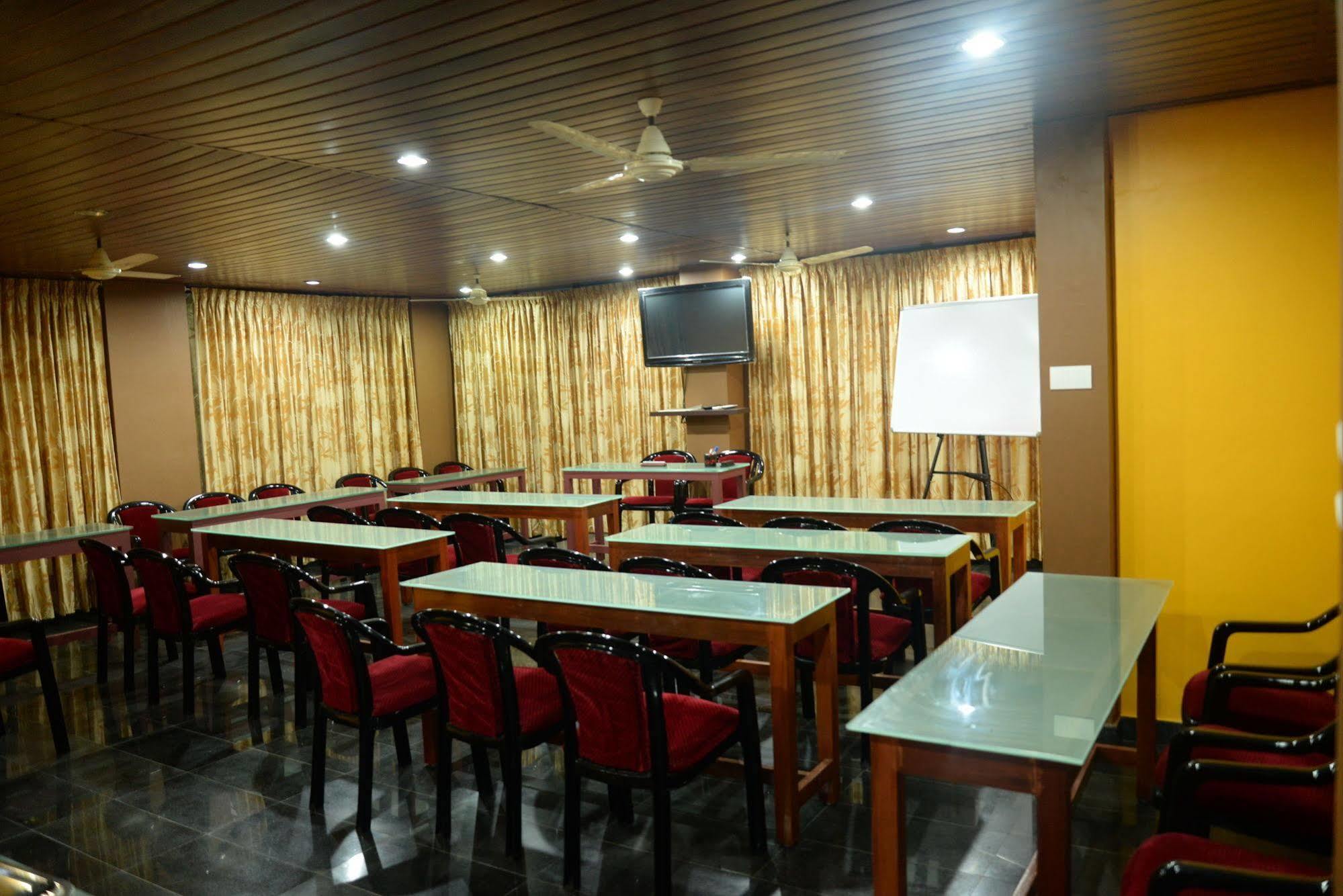 Dreams Hotel Kovalam Extérieur photo